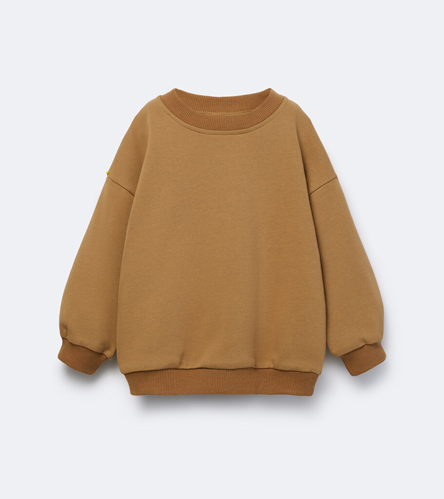 Flat lay photography of a camel oversized sweatshirt, front view with ribbed trim